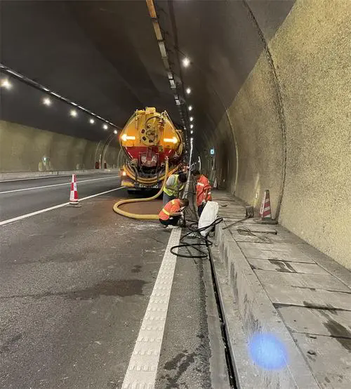 五大连池隧道排水渠清淤